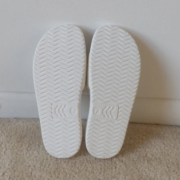 NWT Women's target all in motion white slides size 7 - Picture 3 of 3